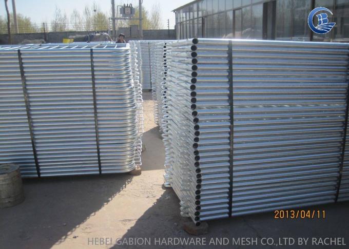 Galvanized Welded Mesh Fencing Crowd Control Barricade Fence For Concerts 2