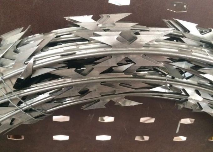 Heavy Zinc Coating BTO-60 Barbed Tape Concertina Wire , Razor Blade Barbed Wire 2