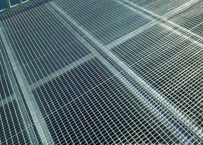 Welded Steel Bar Grating , Serrated Steel Grating for Floor / Walkway 2