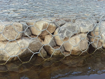 Hot Dipped Galvanized Gabion Basket Filled with Rocks Tensile Strength 380-400Mpa 3