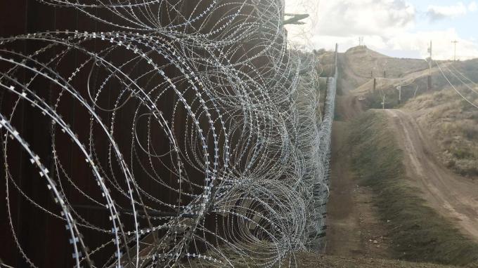 Customizable Concertina Razor Wire BTO-22 Hot dipped galvanized 4