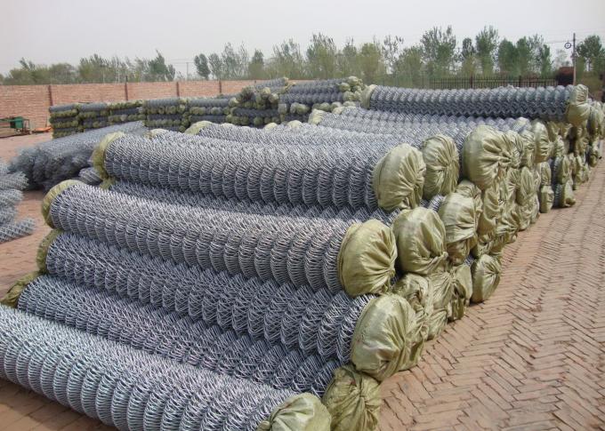 Security Galvanized Chain Link Mesh Fence / Versatile Fence  With Barbed Wire on Top 4
