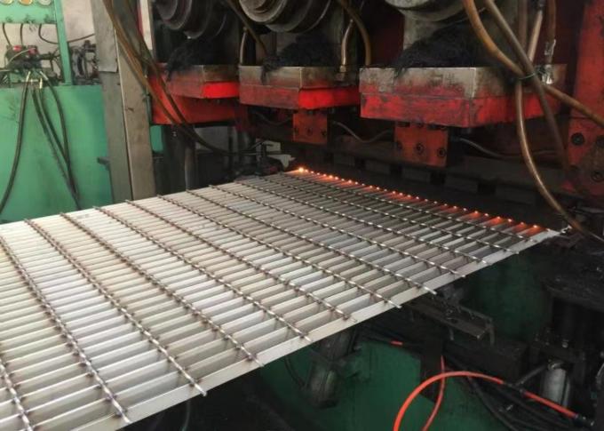 Welded Steel Bar Grate , Durable Metal Bar Grating For Deck Platform 4