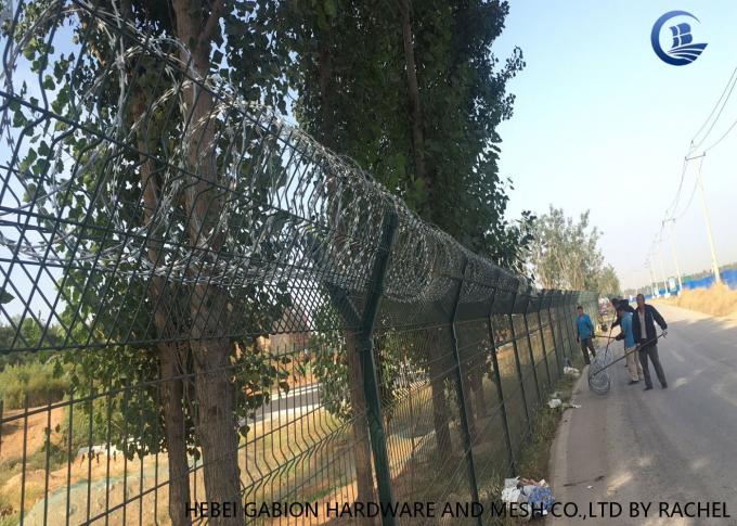 PVC Coated Welded Wire Mesh Fencing 4.0mm 5.0mm Airport Security Fence For Protecting 2