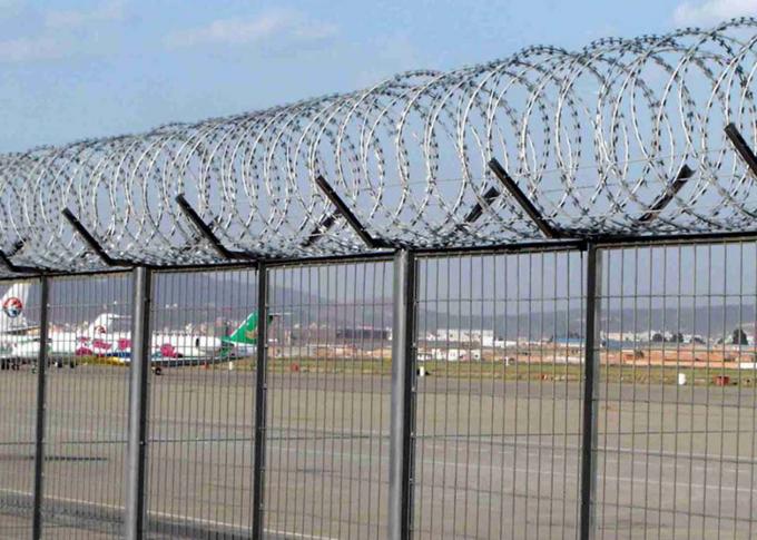 Hot Dipped Galvnaized Razor Tape Wire , Concertina Wire Fencing For Railway 3