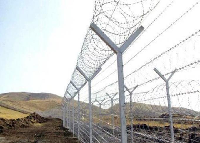SS304 Razor Fencing Wire / Concertina Coil Fencing For Highway 6