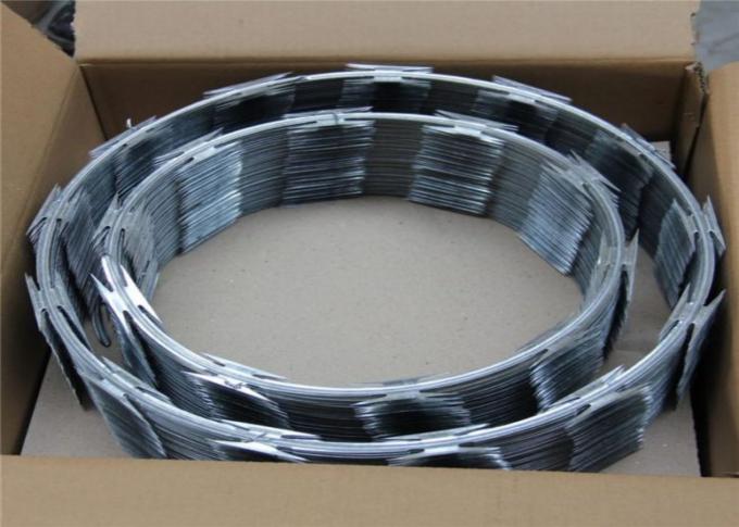 PVC Powder Coated CBT 65 Razor Wire Anti Climb Concertina Barbed Wire Coils 11