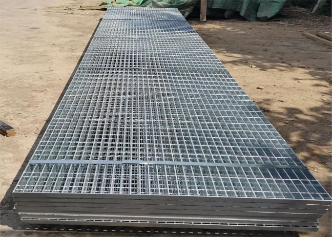 Heavy Duty Steel Bar Grating Stair Treads For For Floor / Trench 4