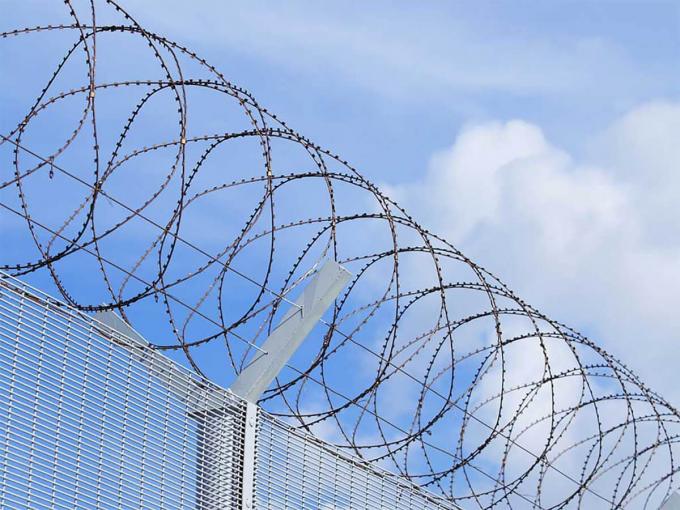 Hot dipped galvanized concertina razor wire BTO-22 security fence 1