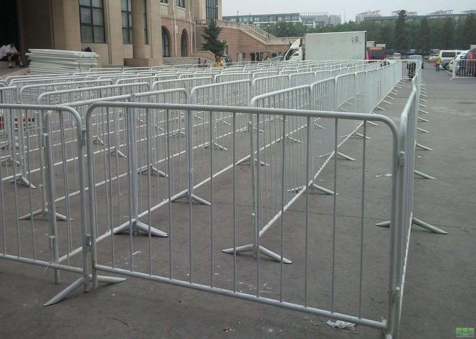 Customized hot dipped galvanized crowd control barrier  portable barricades 2