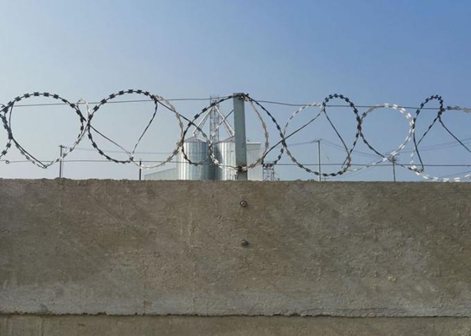 Prison Fencing Stainless Steel Cocertina Razor Wire fence BTO-22 4