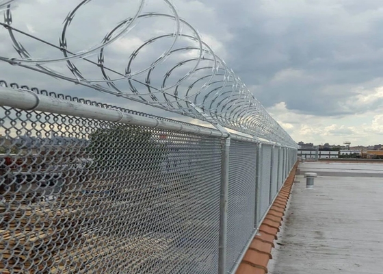 Good Quality Welded Mesh Fencing & Hot Dipped Galvanized Chain Link Fencing 2.0mm-5.0mm Easy Install on sale