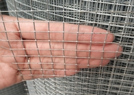 1 &quot;X1&quot; Ukuran Lubang Galvanized Welded Wire Mesh Rolls Untuk Unggas