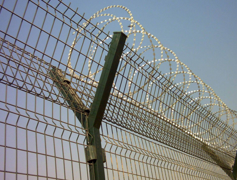 Galvanized Metal Security Welded Mesh Fencing with Opening Size 75mm x 12.5mm with Concertina wire