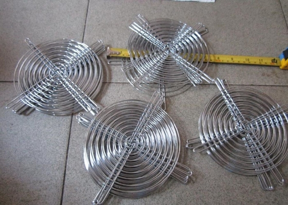 Ventilatorrooster van gaas met ronde ventilatorkap van roestvrij staal